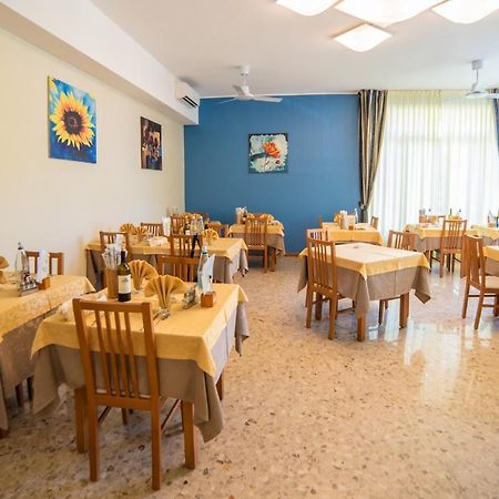 Hotel Sayonara Milano Marittima Ngoại thất bức ảnh
